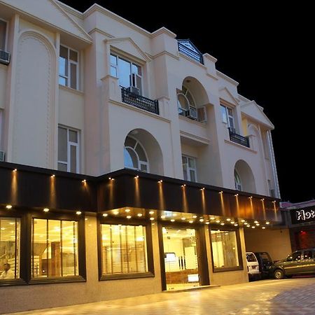 Hotel Maharaja Katra  Buitenkant foto