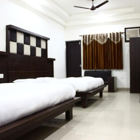 Hotel Maharaja Katra  Kamer foto