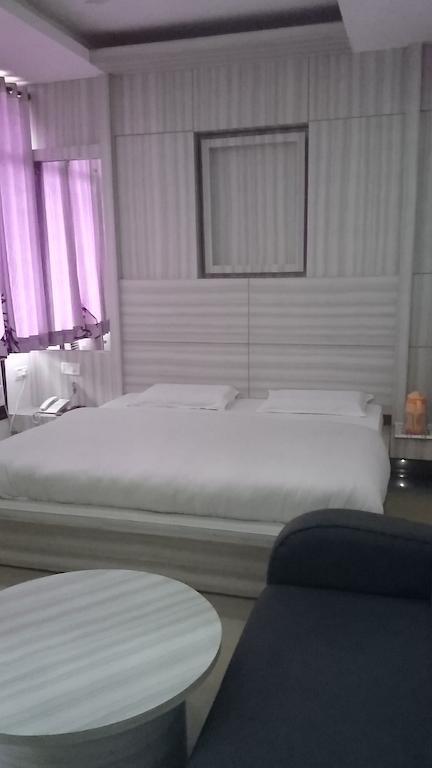 Hotel Maharaja Katra  Buitenkant foto