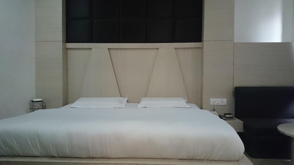 Hotel Maharaja Katra  Buitenkant foto