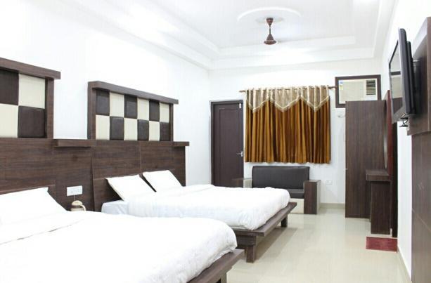 Hotel Maharaja Katra  Buitenkant foto