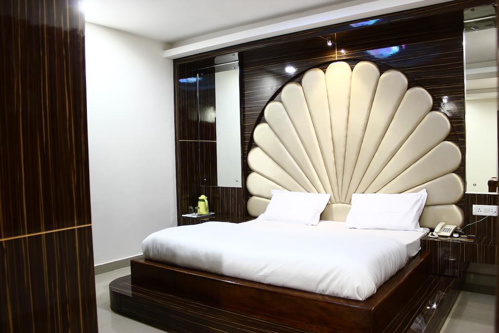 Hotel Maharaja Katra  Kamer foto