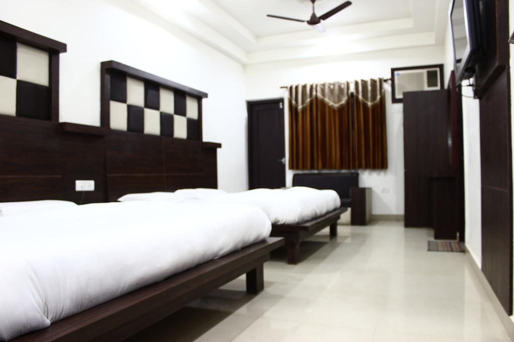 Hotel Maharaja Katra  Kamer foto