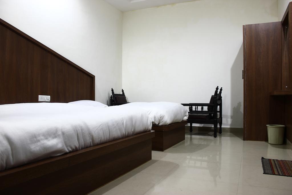 Hotel Maharaja Katra  Kamer foto